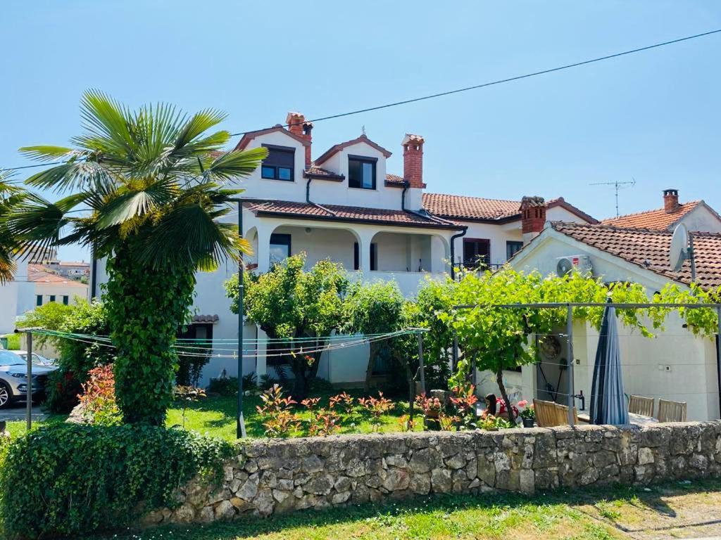 Apartmani Ana Borovac Funtana Exterior foto