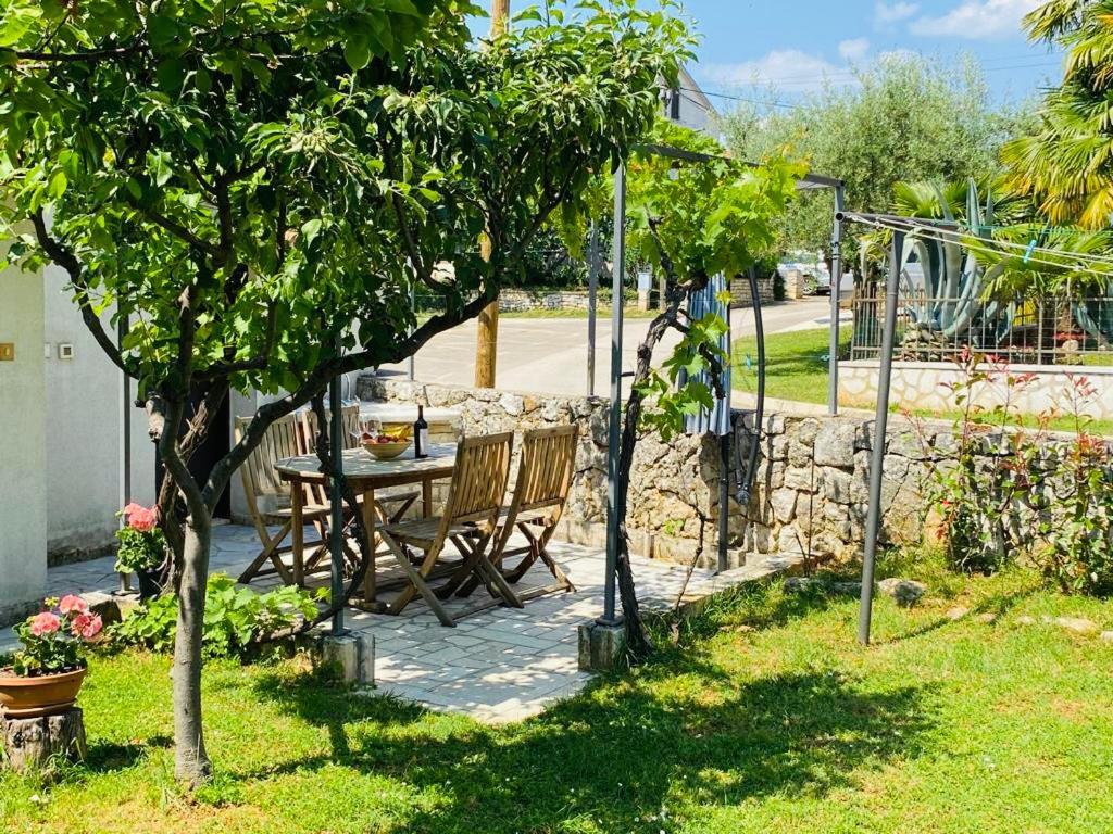 Apartmani Ana Borovac Funtana Exterior foto