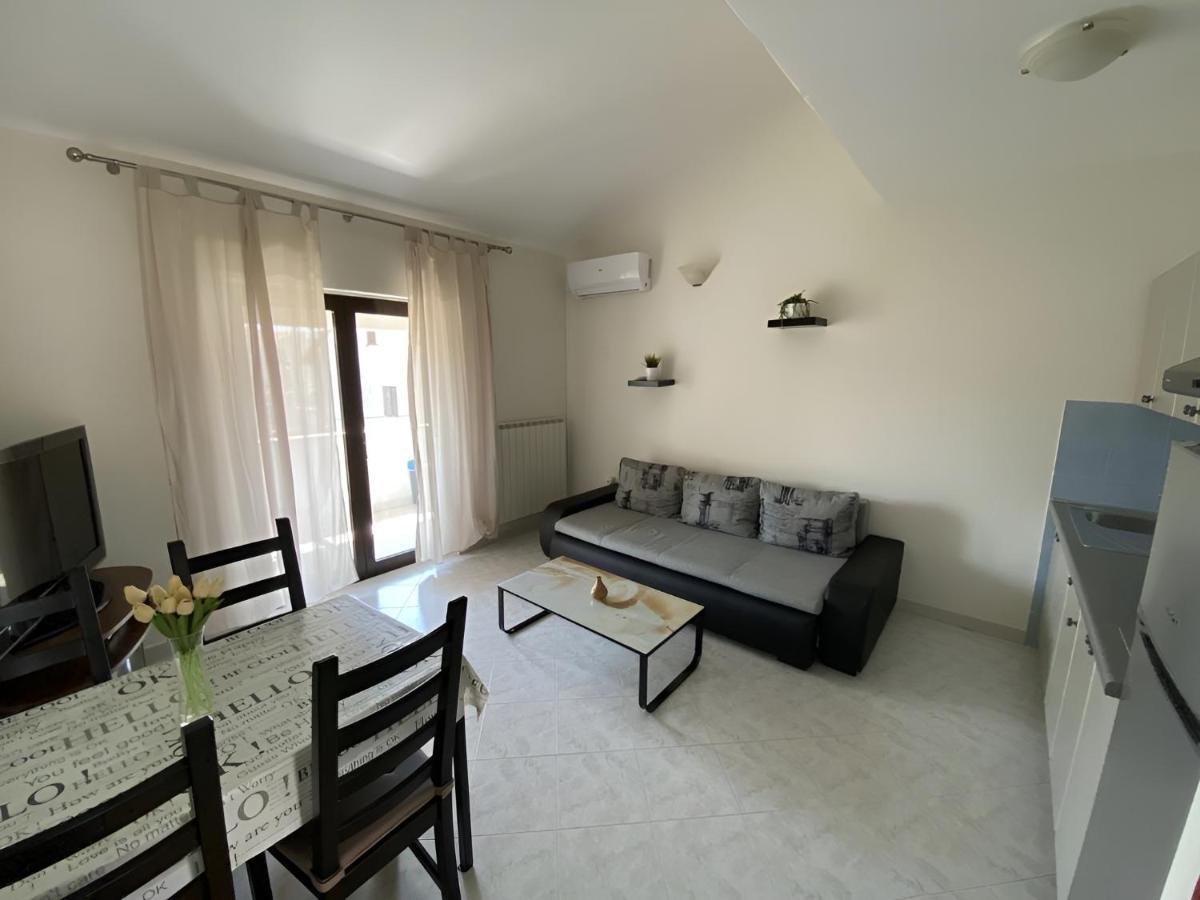 Apartmani Ana Borovac Funtana Exterior foto
